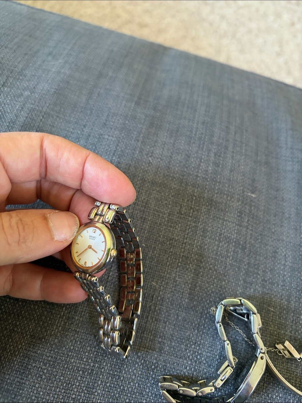 3 Ladies Two-Tone Silver and Gold Bracelet Watches Seiko - Classic Women Jewelry - Picture 4 of 6